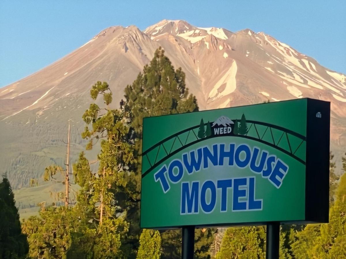 Townhouse Motel Weed Kültér fotó